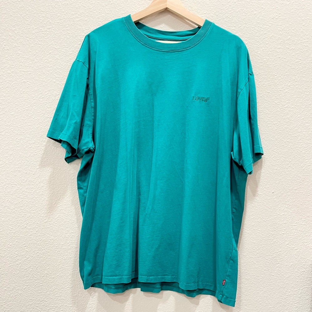Pre-loved! Men’ LEVI’S Green Vintage Fit Short Sleeve Shirt!